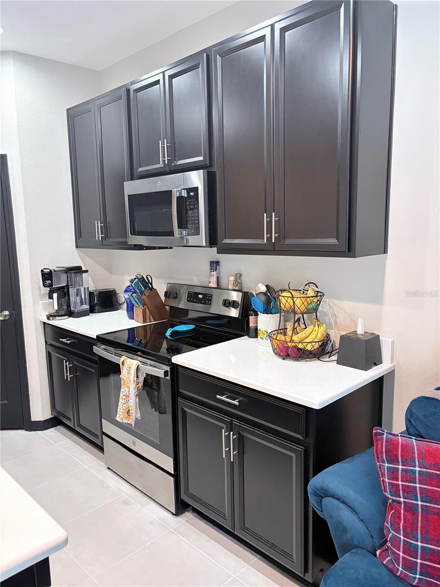 Image 9 of 39 For 6129 Willowside St