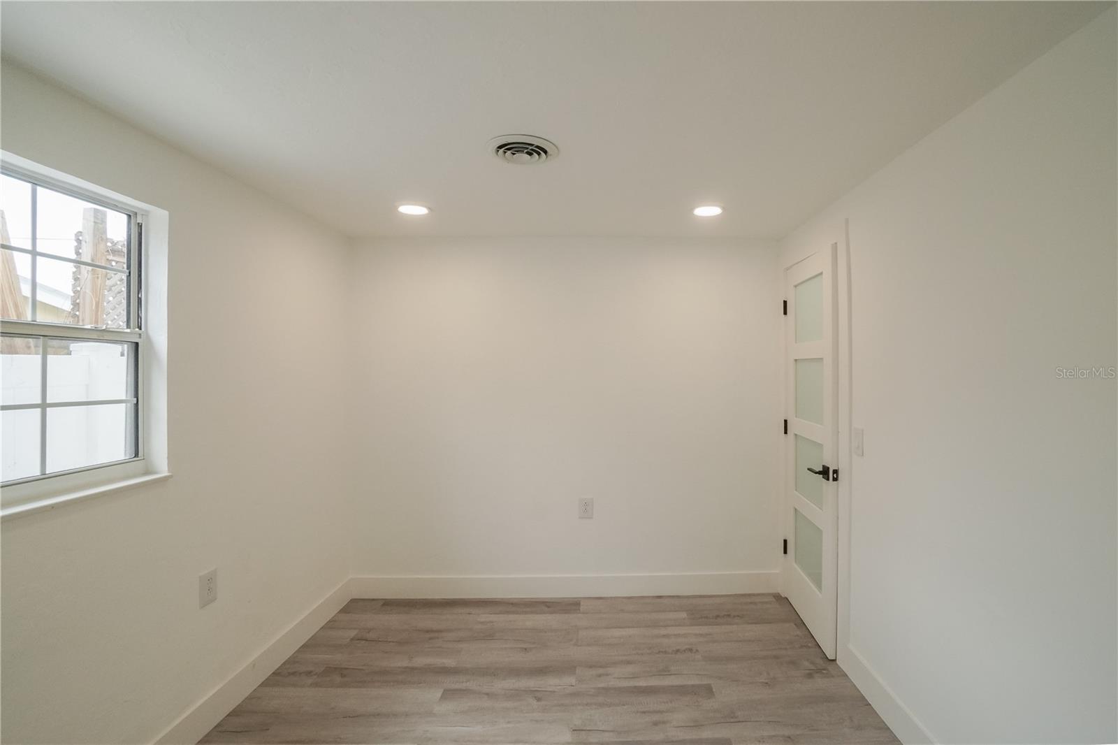 Image 14 of 33 For 985 Liberty Street