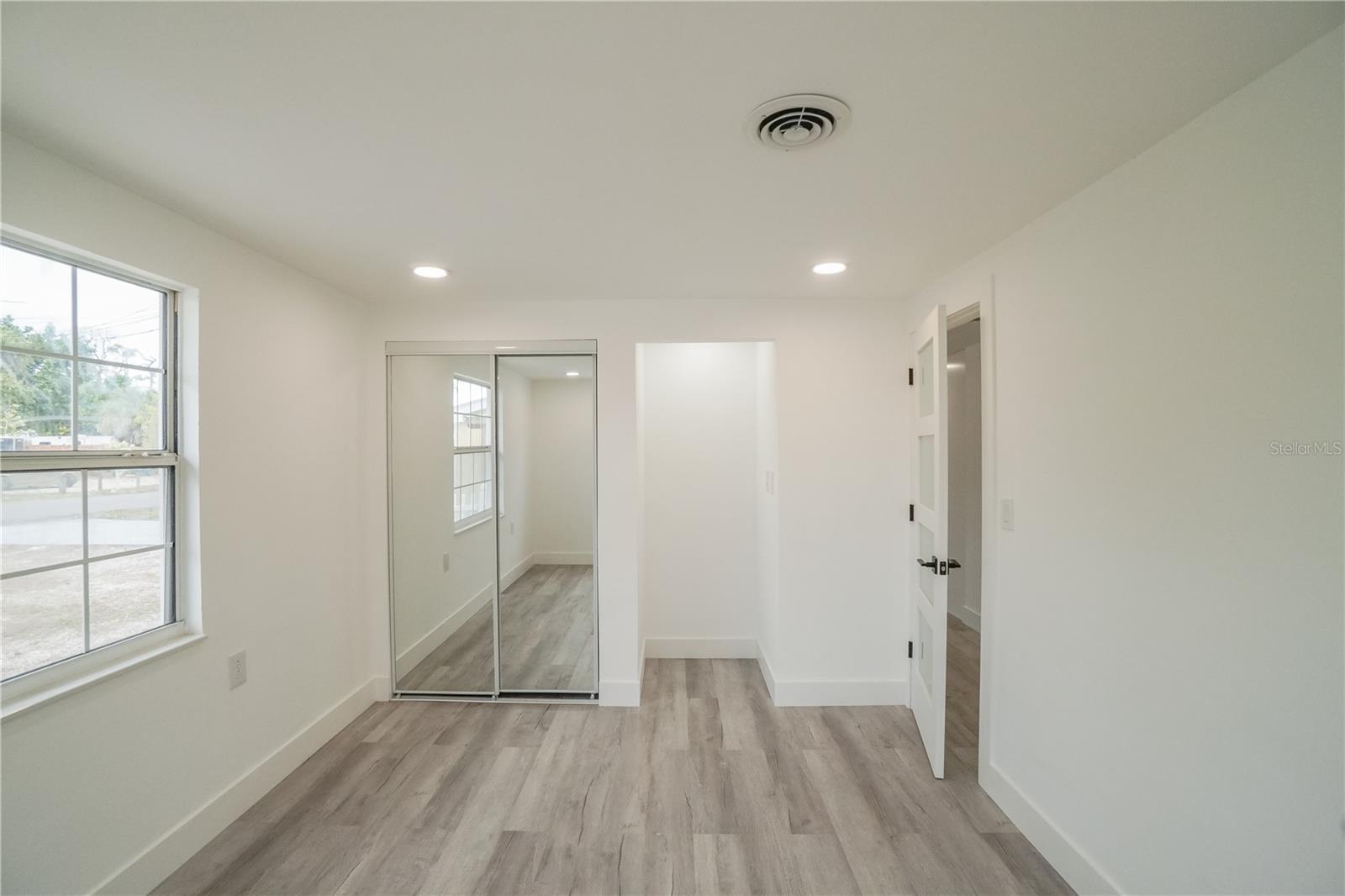 Image 18 of 33 For 985 Liberty Street