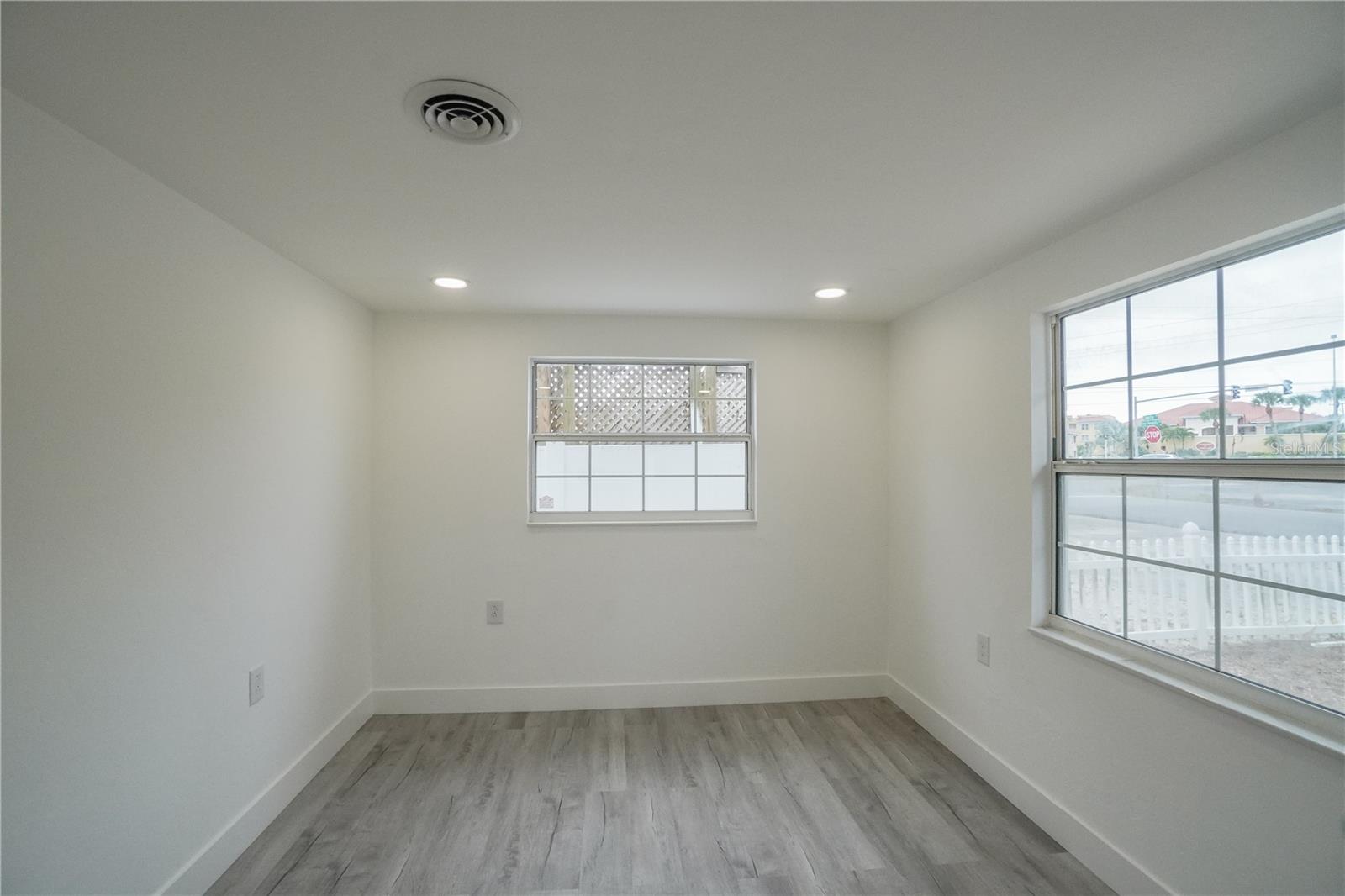 Image 20 of 33 For 985 Liberty Street