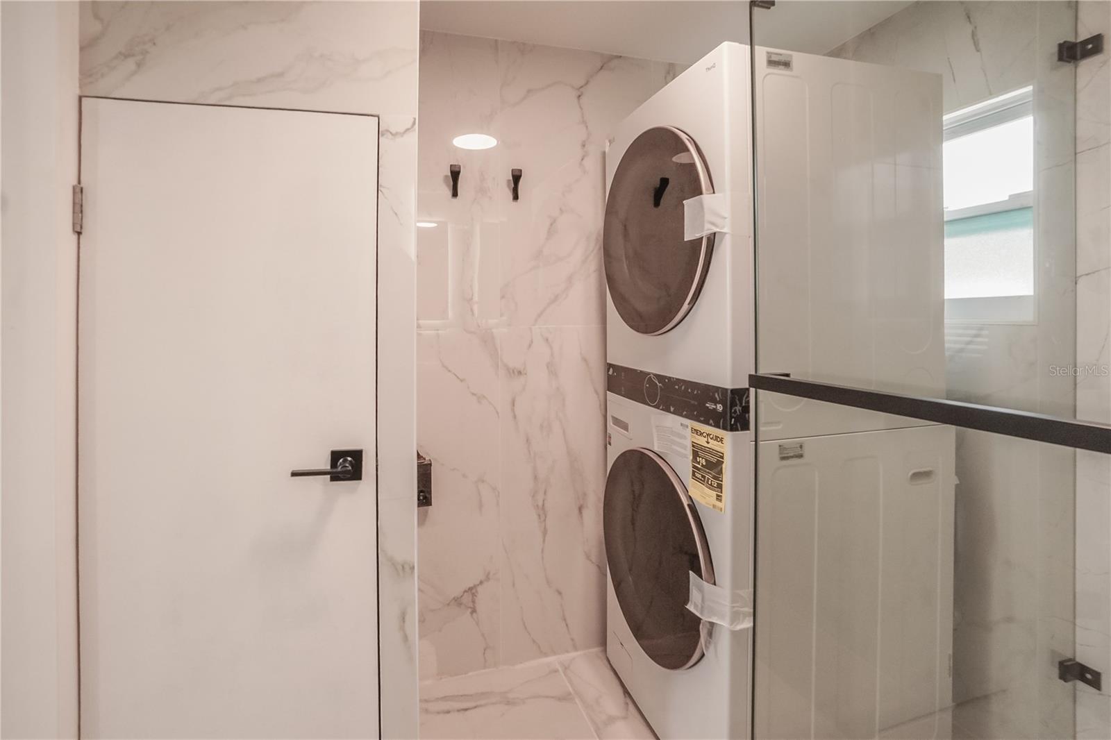 Image 21 of 33 For 985 Liberty Street