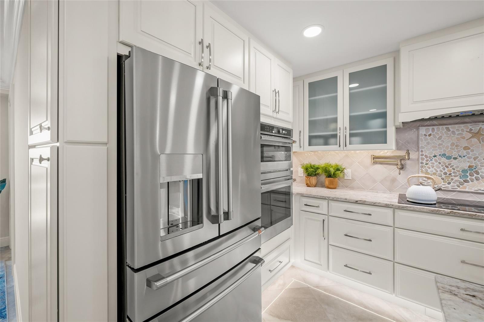 Image 20 of 72 For 5880 Midnight Pass Road 910