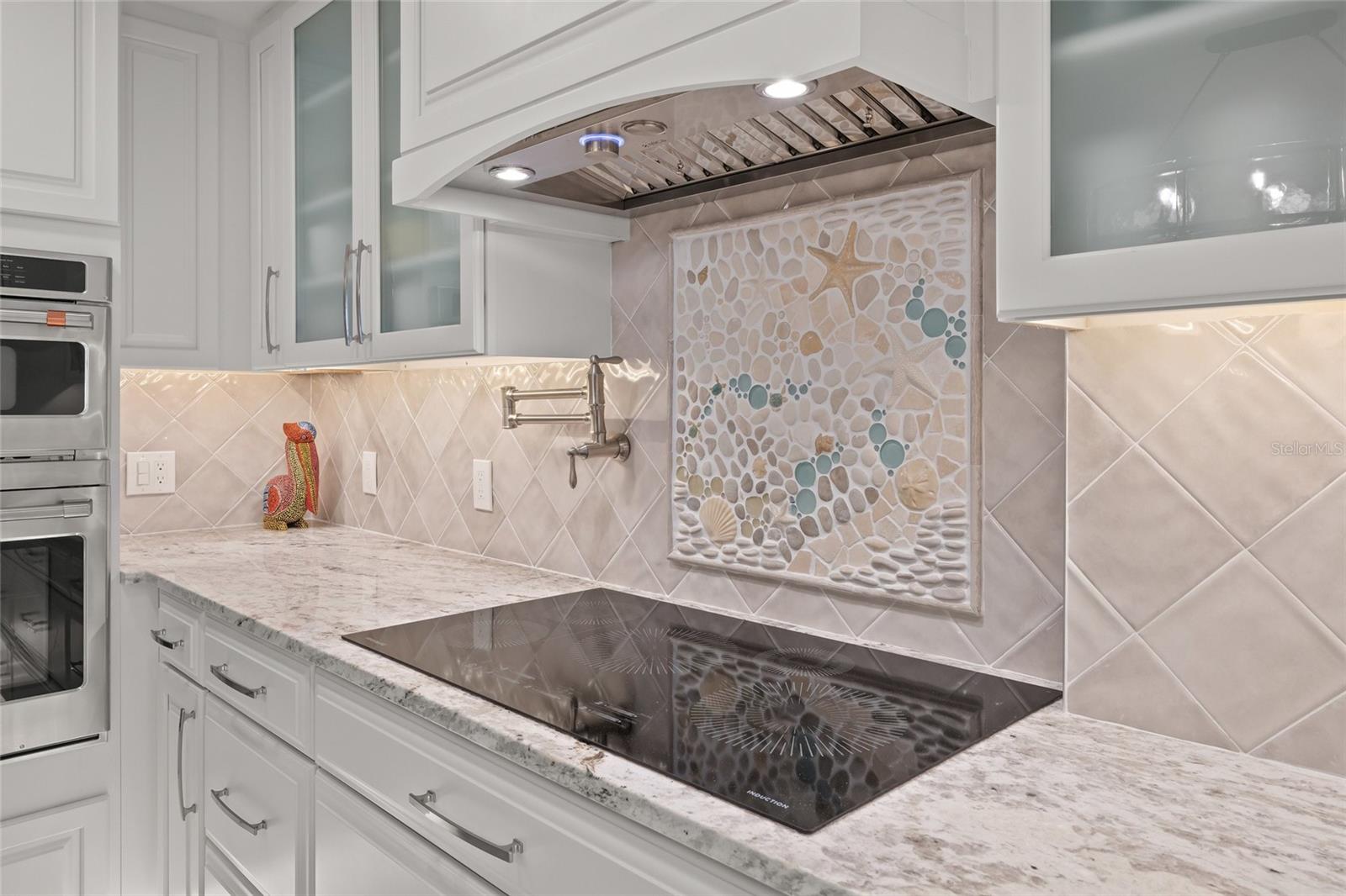 Image 21 of 72 For 5880 Midnight Pass Road 910