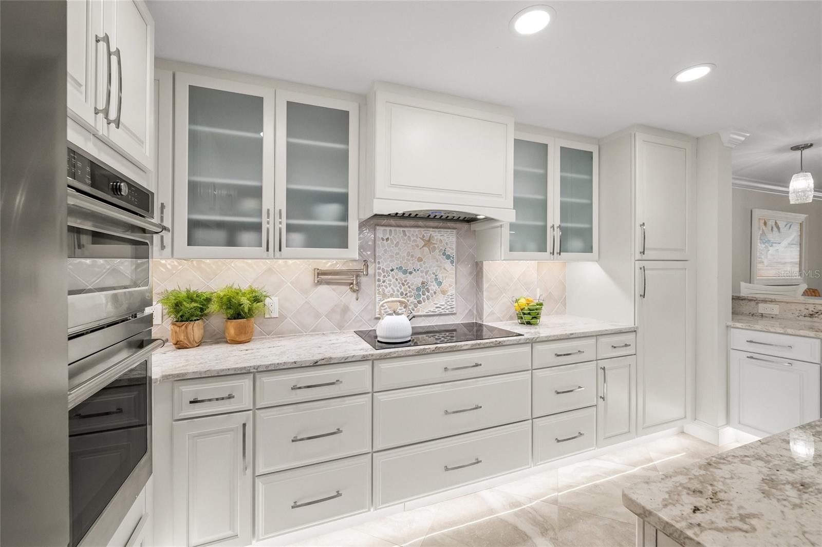 Image 22 of 72 For 5880 Midnight Pass Road 910