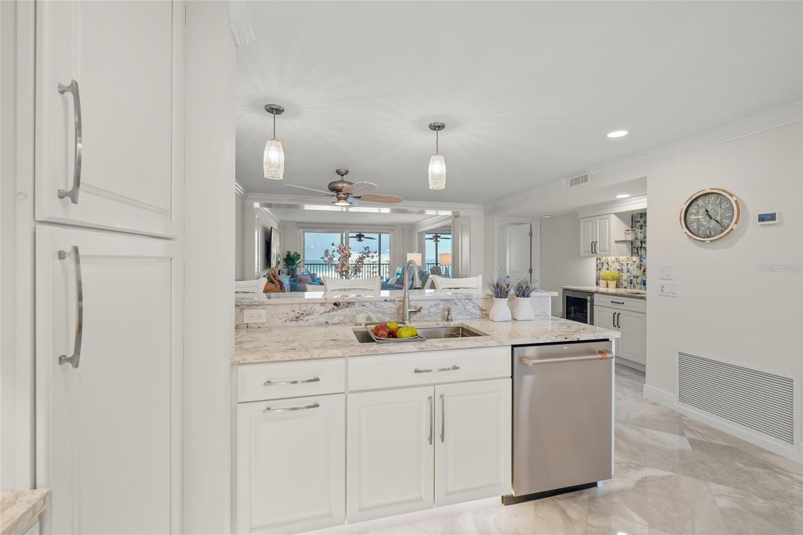 Image 25 of 72 For 5880 Midnight Pass Road 910