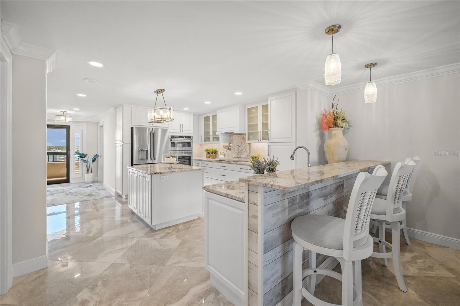 Image 26 of 72 For 5880 Midnight Pass Road 910