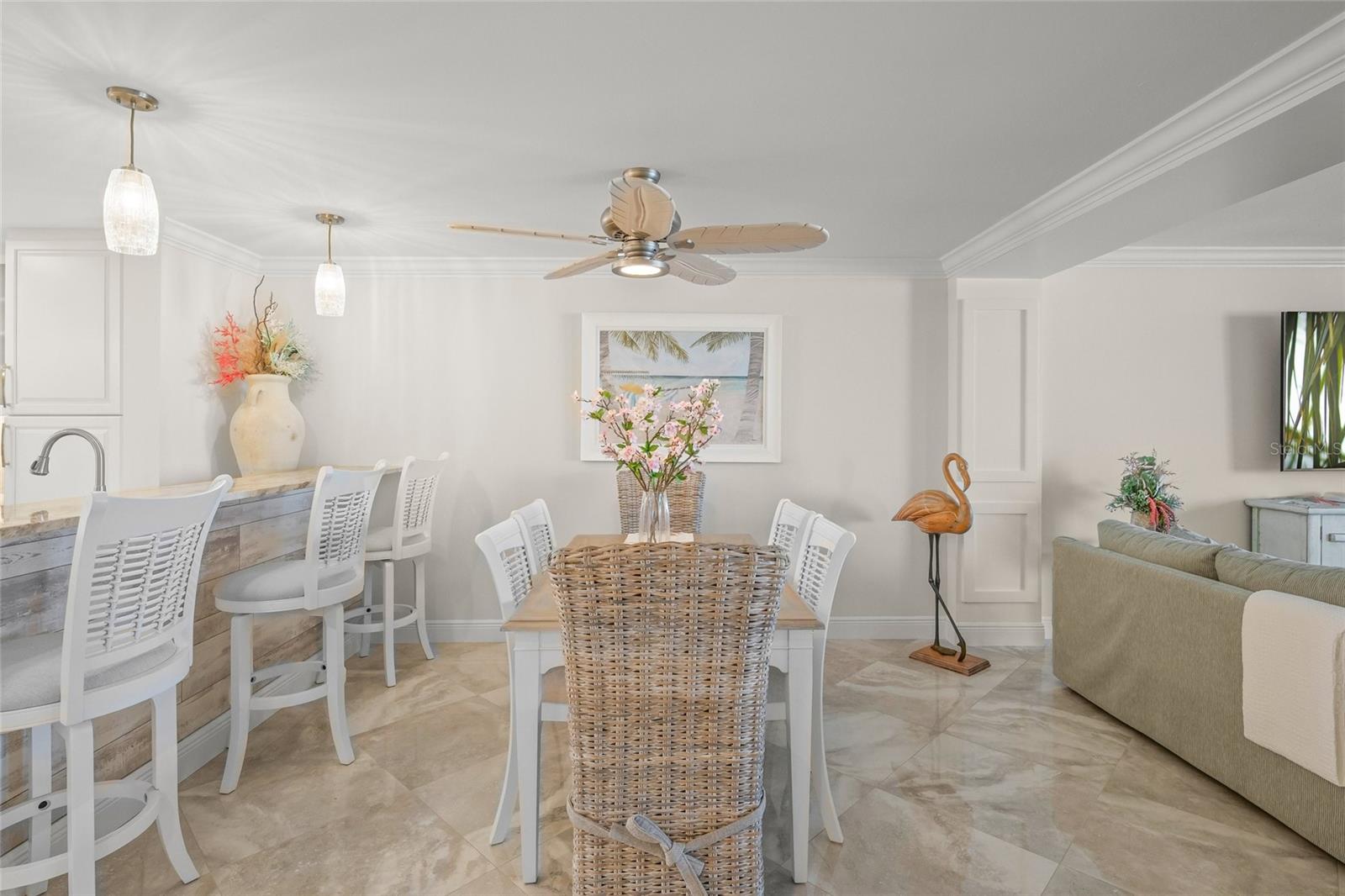 Image 27 of 72 For 5880 Midnight Pass Road 910