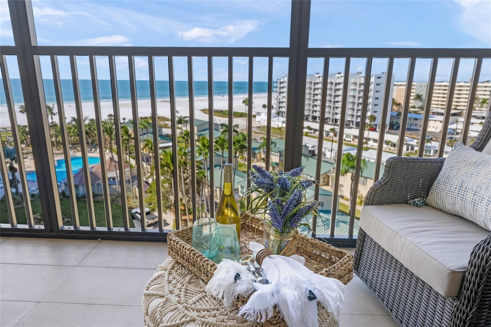 Image 34 of 72 For 5880 Midnight Pass Road 910