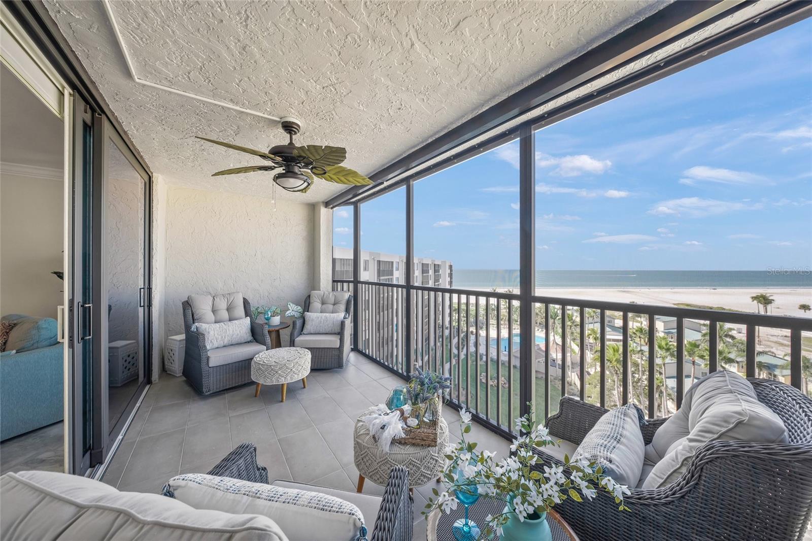 Image 36 of 72 For 5880 Midnight Pass Road 910