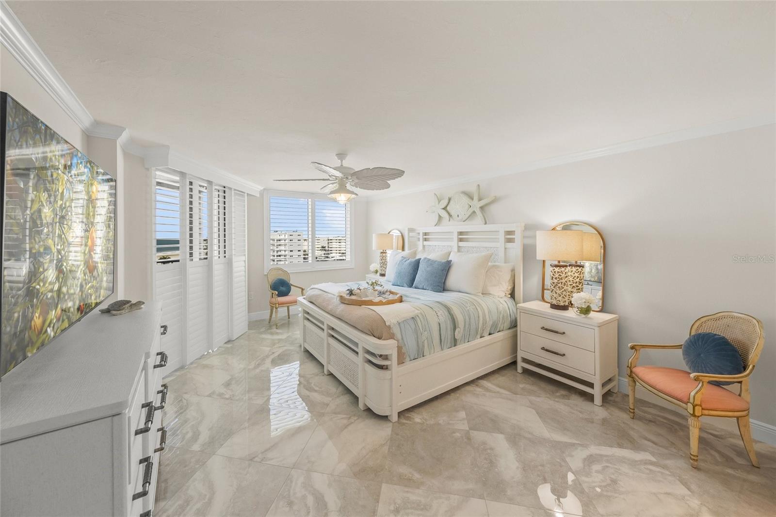 Image 37 of 72 For 5880 Midnight Pass Road 910