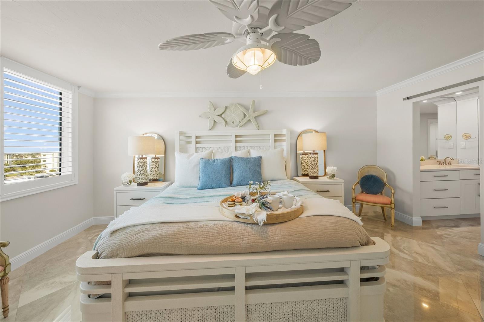 Image 38 of 72 For 5880 Midnight Pass Road 910