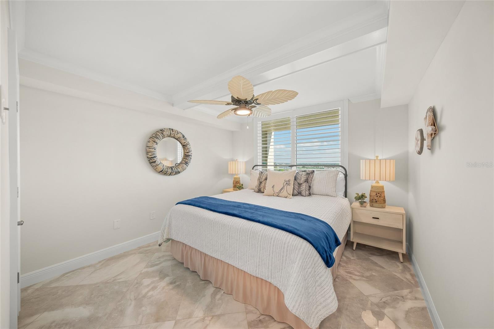 Image 46 of 72 For 5880 Midnight Pass Road 910