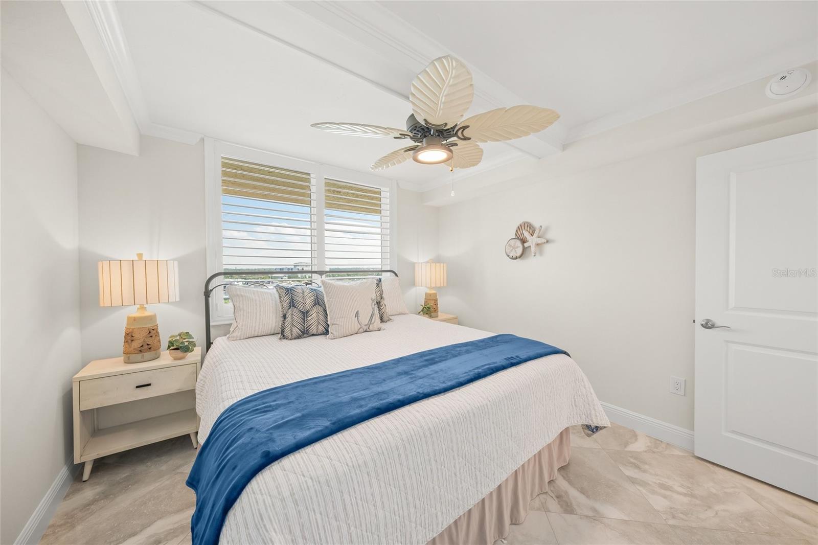 Image 47 of 72 For 5880 Midnight Pass Road 910