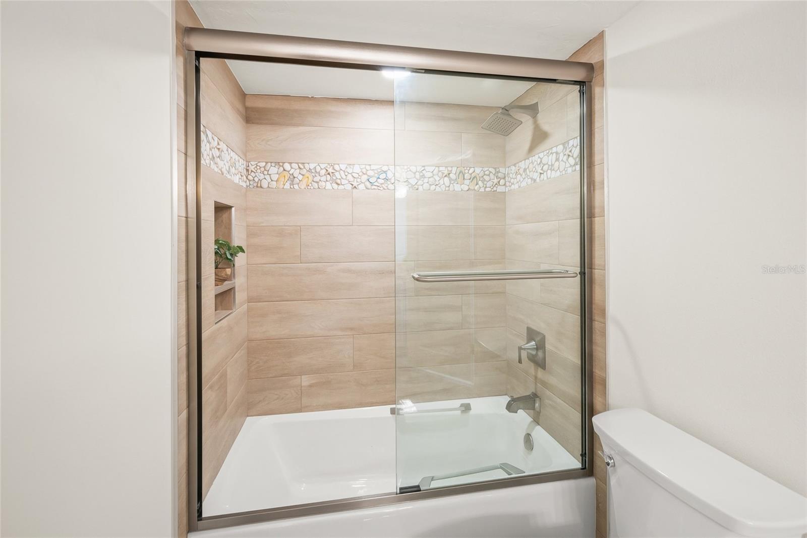 Image 49 of 72 For 5880 Midnight Pass Road 910