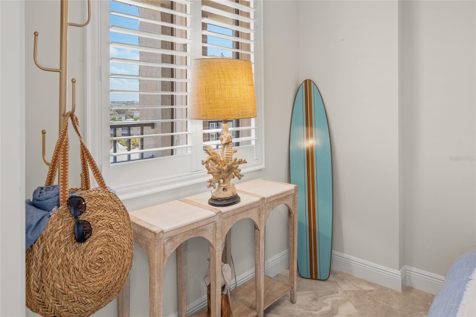 Image 52 of 72 For 5880 Midnight Pass Road 910