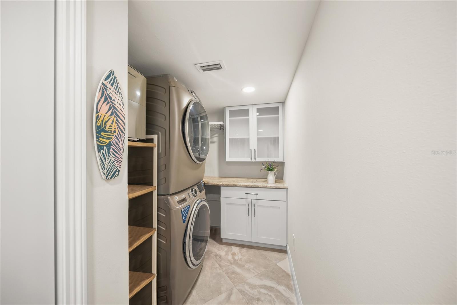 Image 53 of 72 For 5880 Midnight Pass Road 910