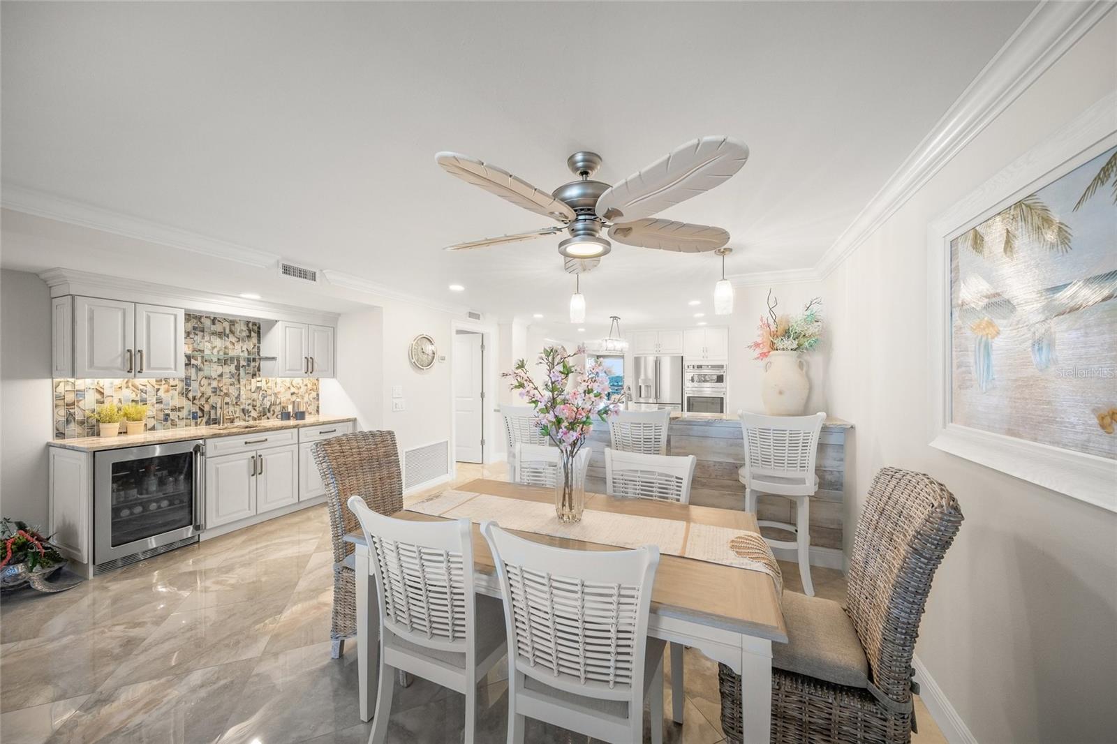 Image 6 of 72 For 5880 Midnight Pass Road 910