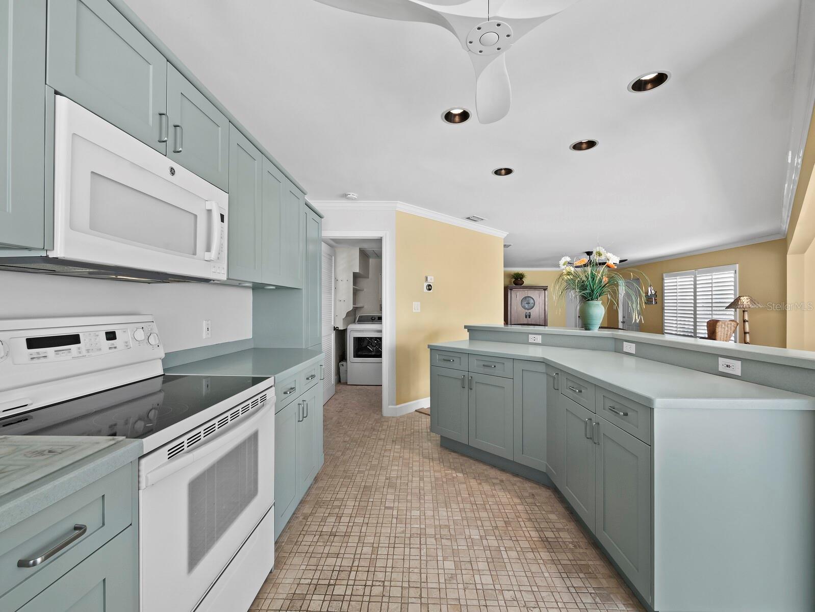 Image 10 of 39 For 1336 Benjamin Franklin Drive 2a