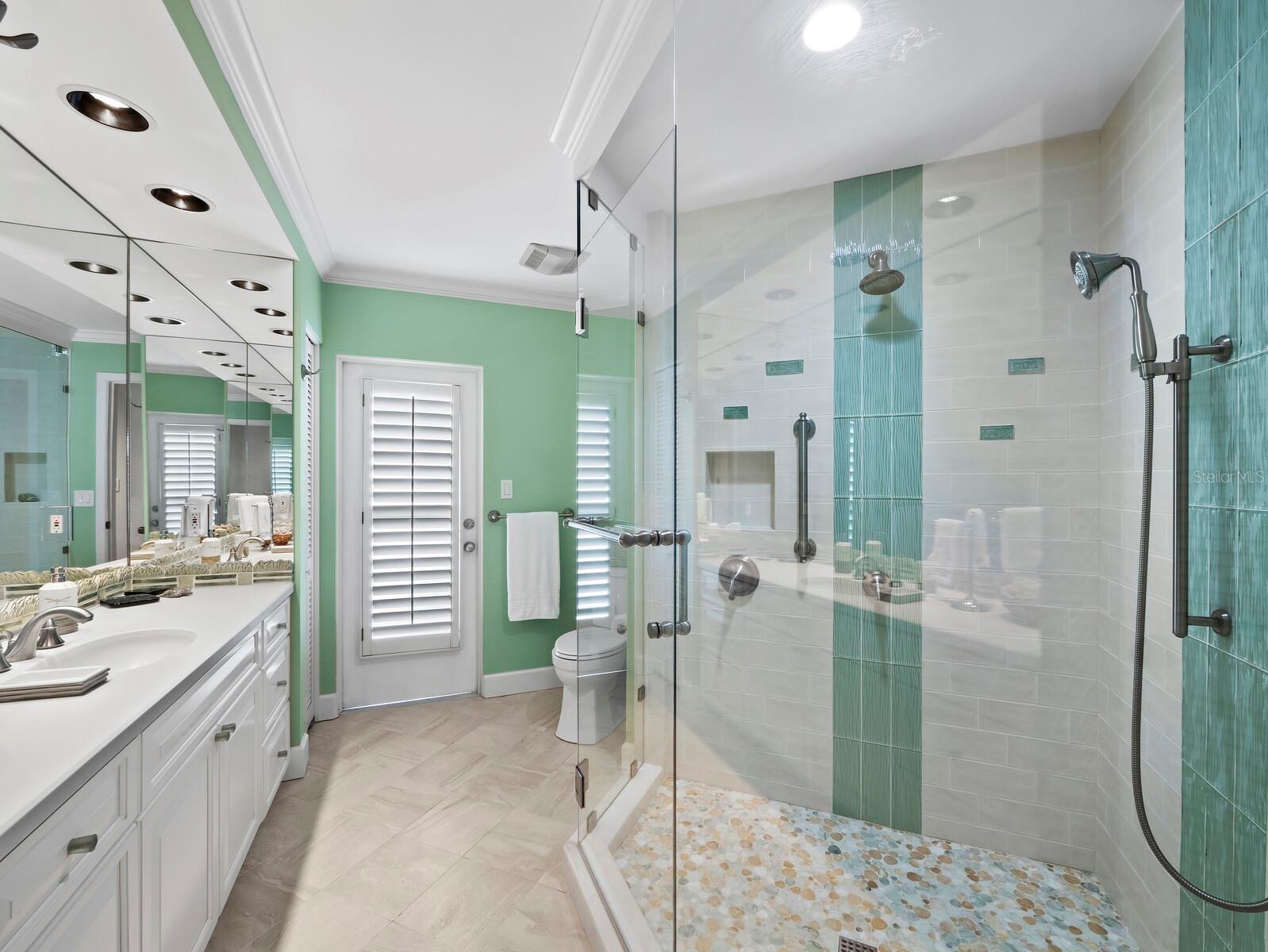 Image 16 of 39 For 1336 Benjamin Franklin Drive 2a