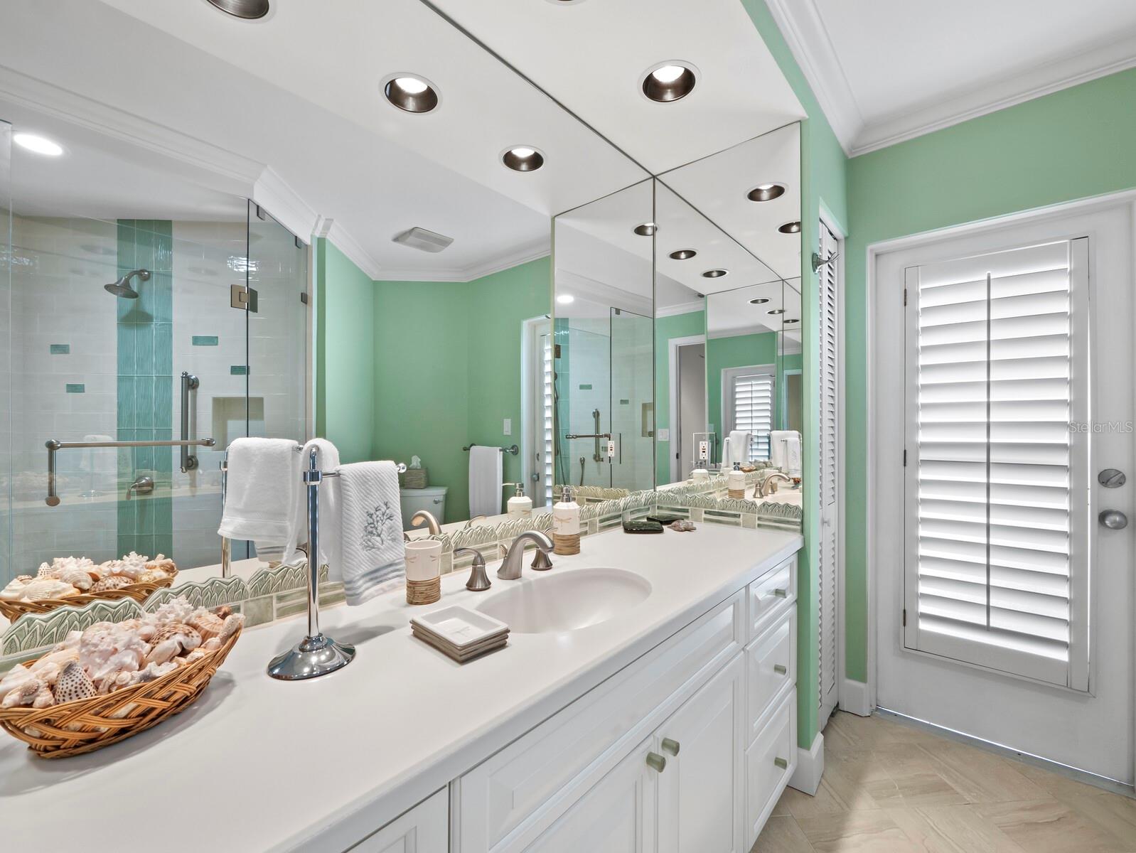 Image 17 of 39 For 1336 Benjamin Franklin Drive 2a