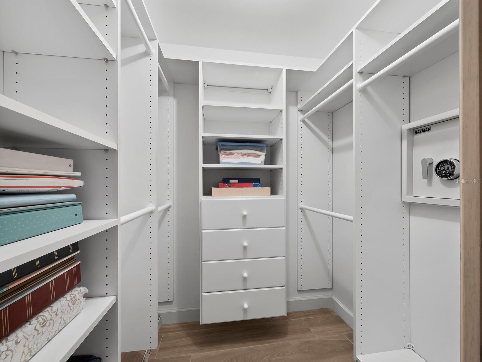 Image 21 of 39 For 1336 Benjamin Franklin Drive 2a