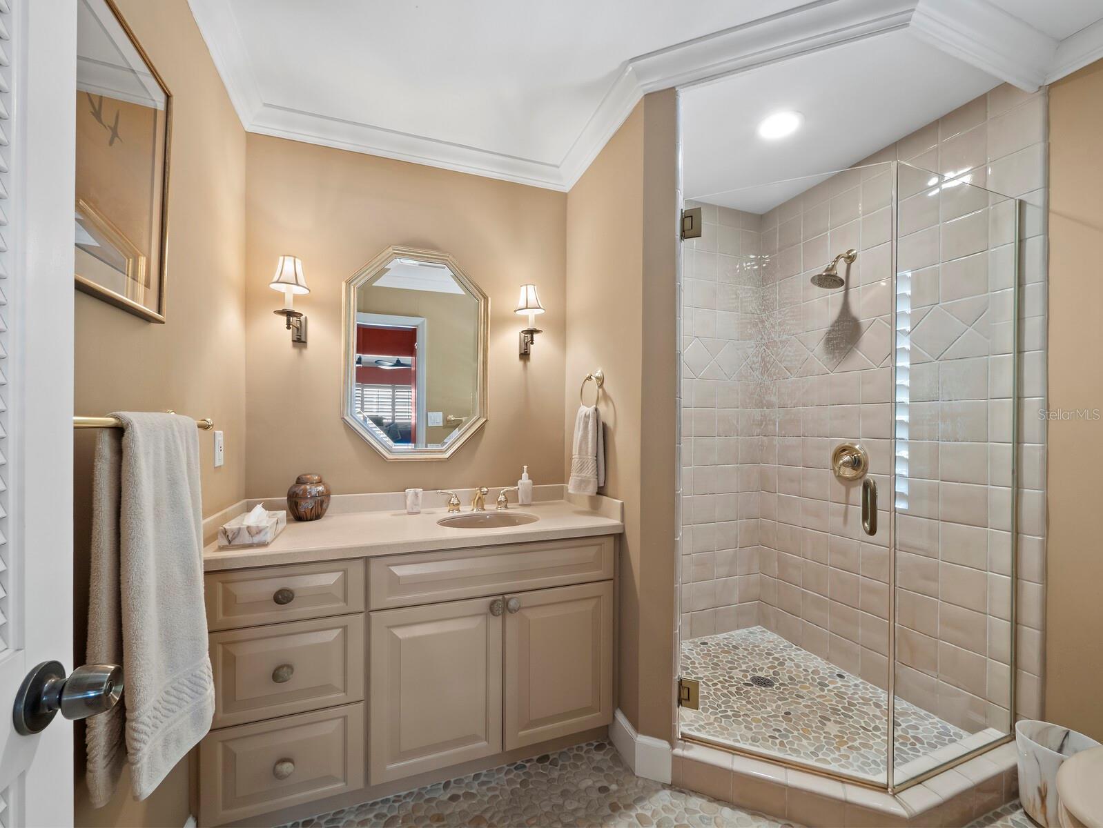 Image 22 of 39 For 1336 Benjamin Franklin Drive 2a