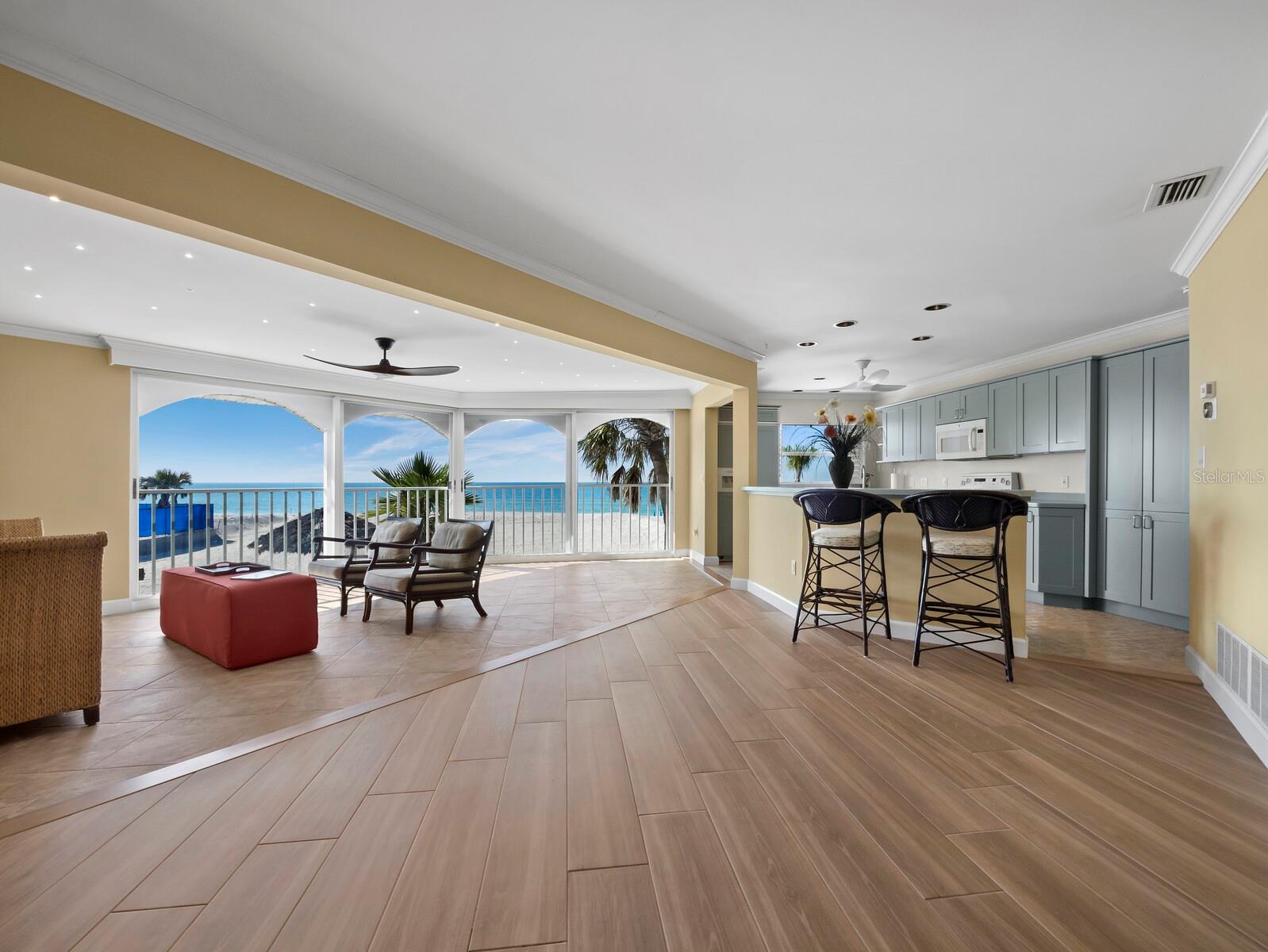 Image 8 of 39 For 1336 Benjamin Franklin Drive 2a