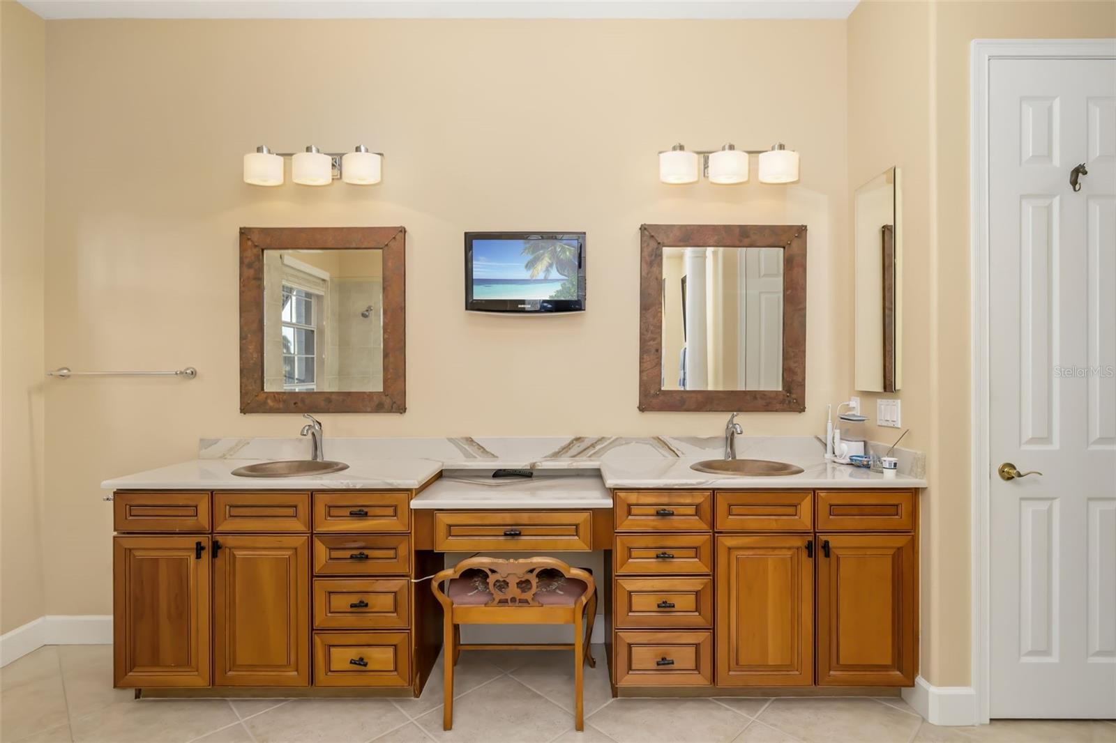 Image 34 of 98 For 915 Maritime Court