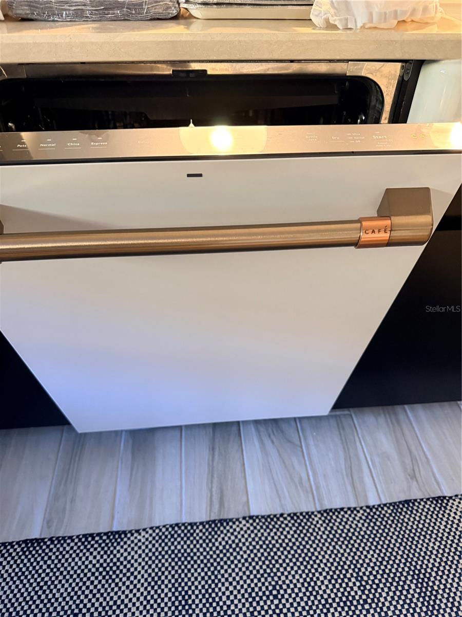 Image 30 of 54 For 10114 Highland Park Place