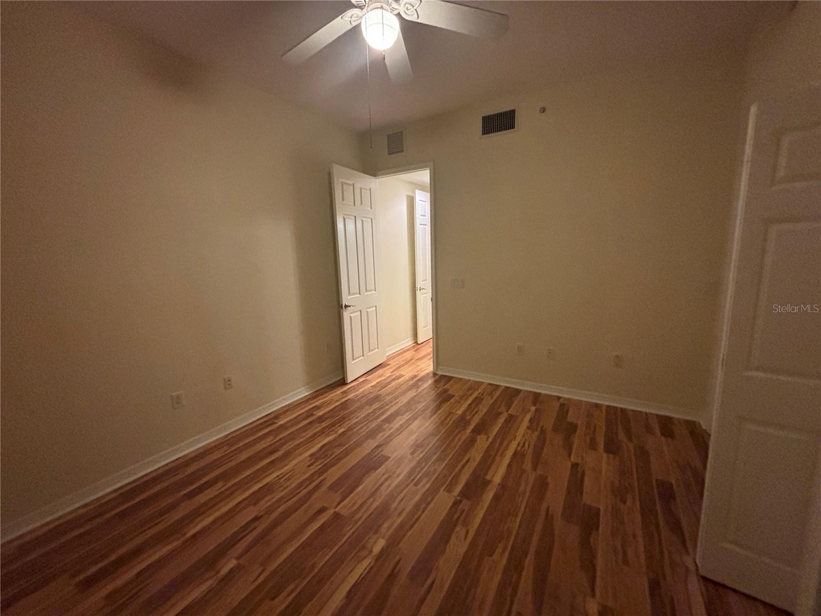 Image 19 of 32 For 3971 Square East Lane 8