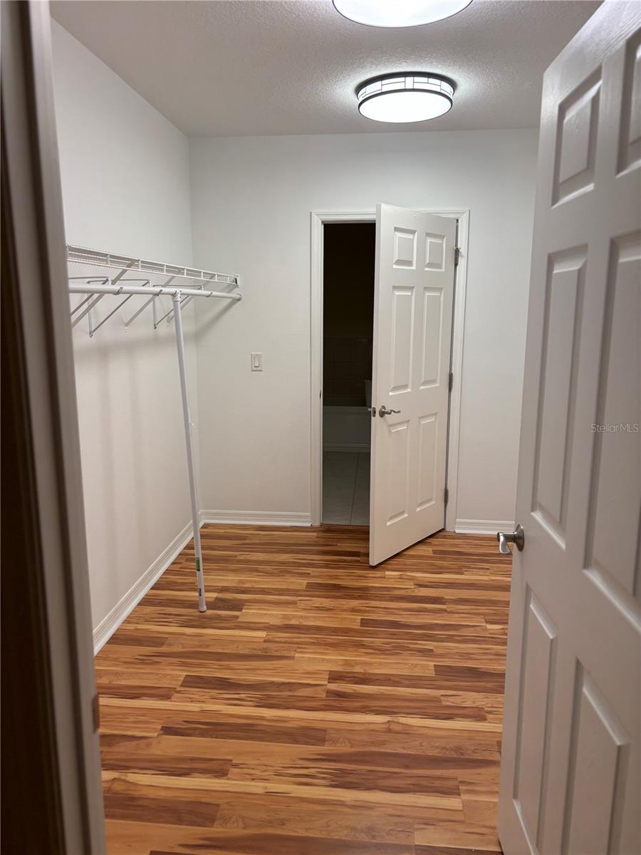 Image 20 of 32 For 3971 Square East Lane 8