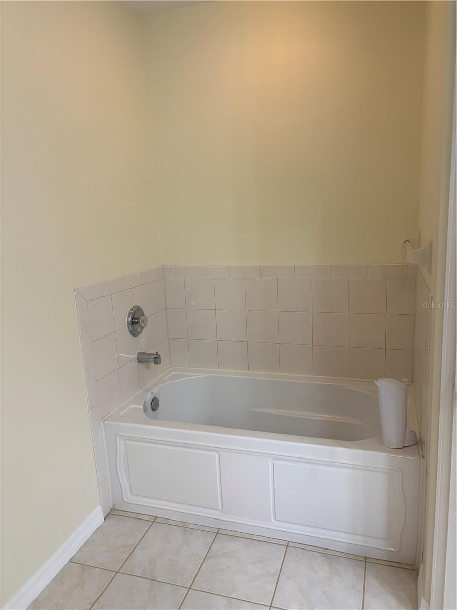 Image 25 of 32 For 3971 Square East Lane 8