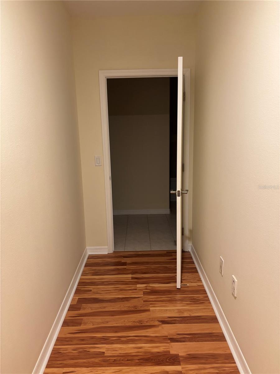 Image 27 of 32 For 3971 Square East Lane 8