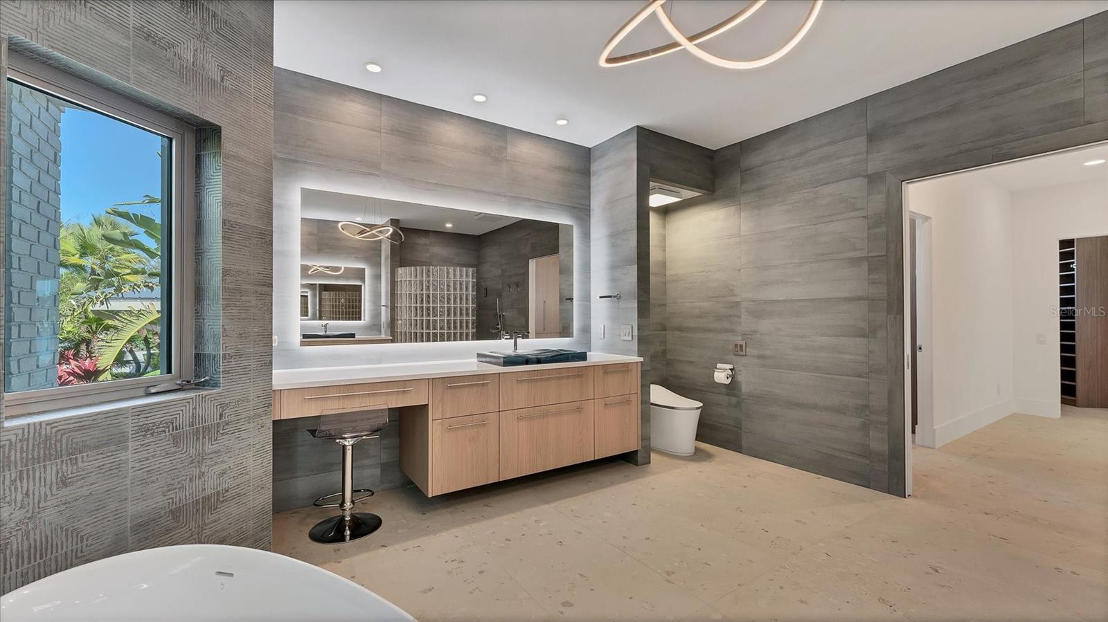 Image 37 of 97 For 259 Robin Drive