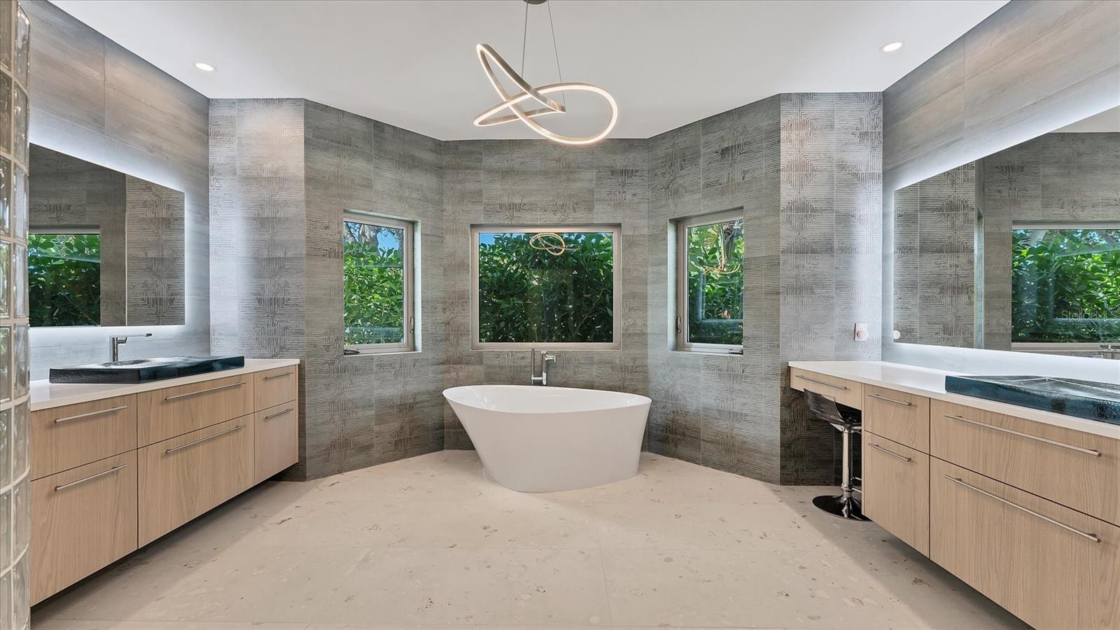 Image 38 of 97 For 259 Robin Drive