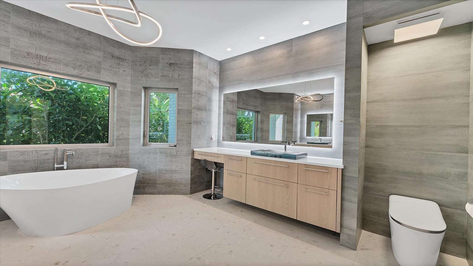 Image 39 of 97 For 259 Robin Drive