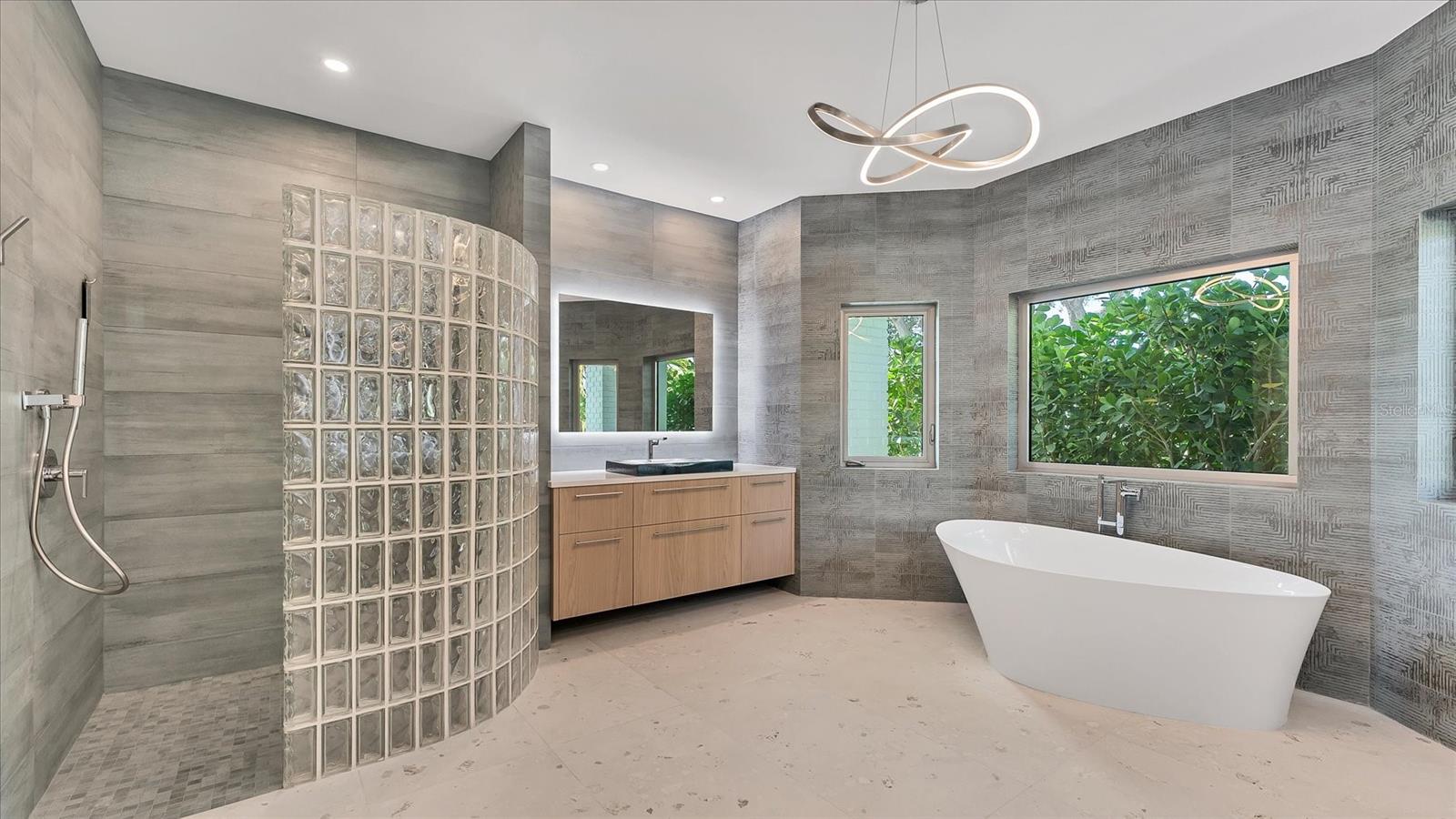 Image 40 of 97 For 259 Robin Drive