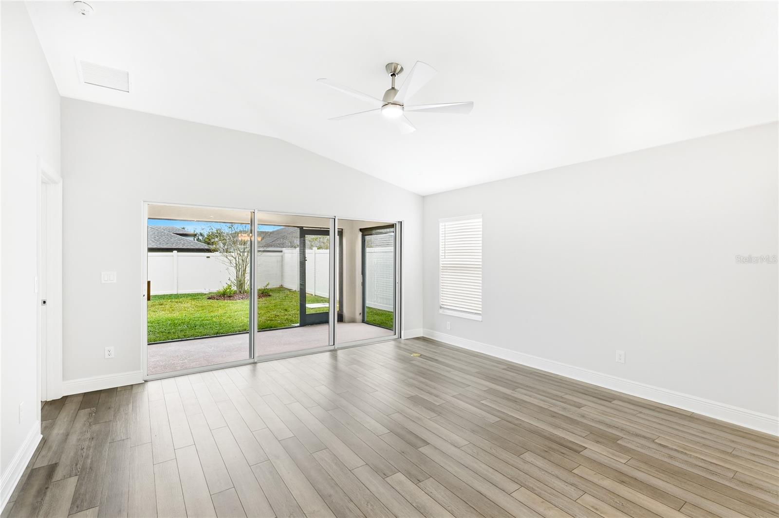 Image 11 of 60 For 12403 Oak Hill Way