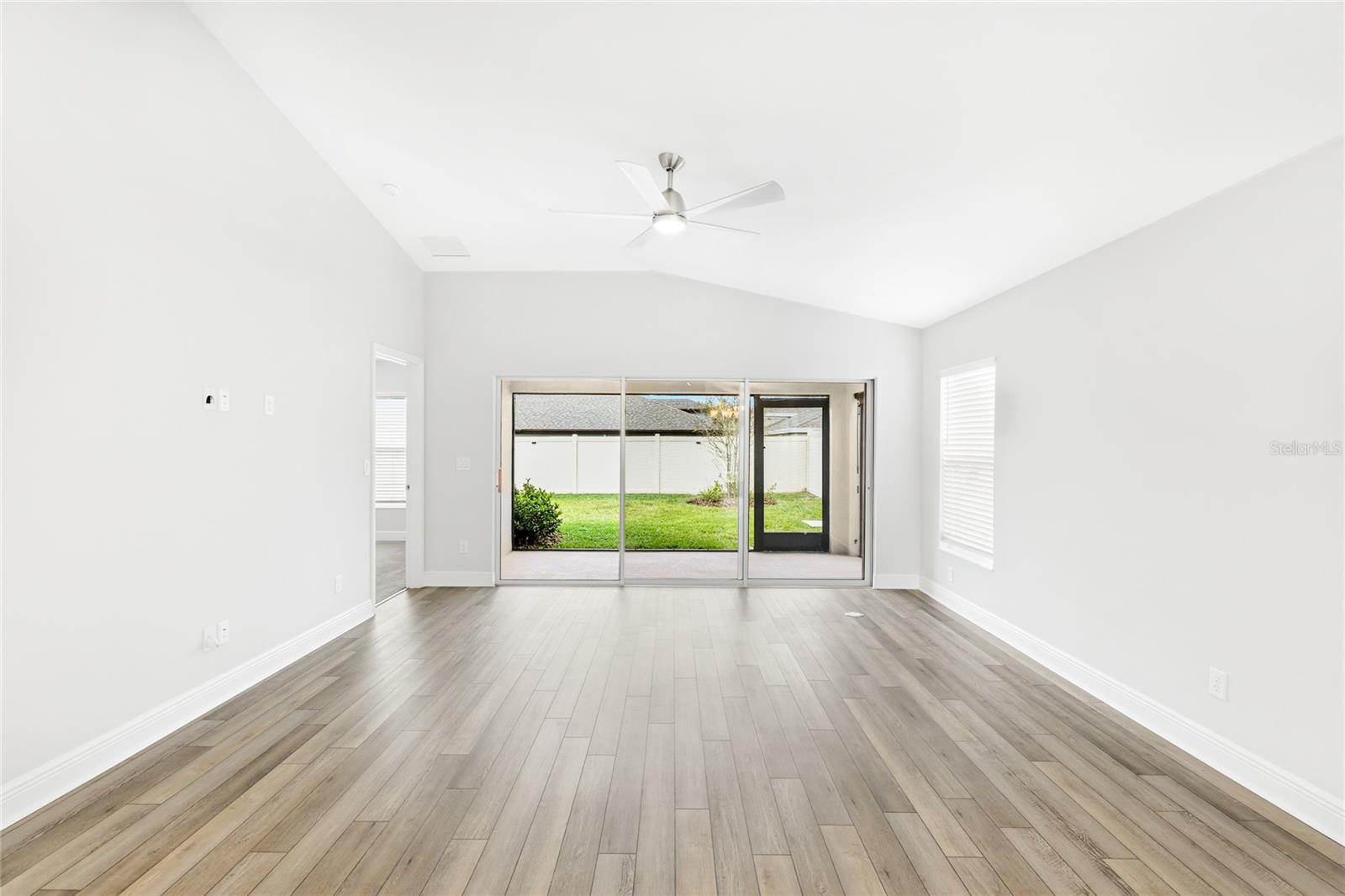 Image 15 of 60 For 12403 Oak Hill Way