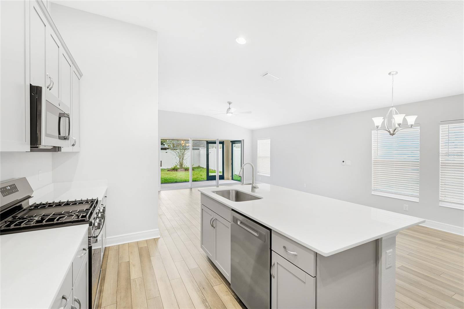 Image 5 of 60 For 12403 Oak Hill Way