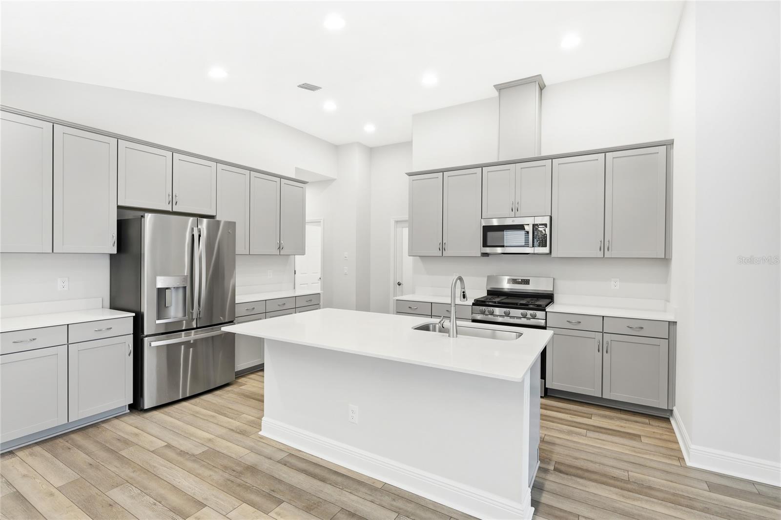 Image 6 of 60 For 12403 Oak Hill Way