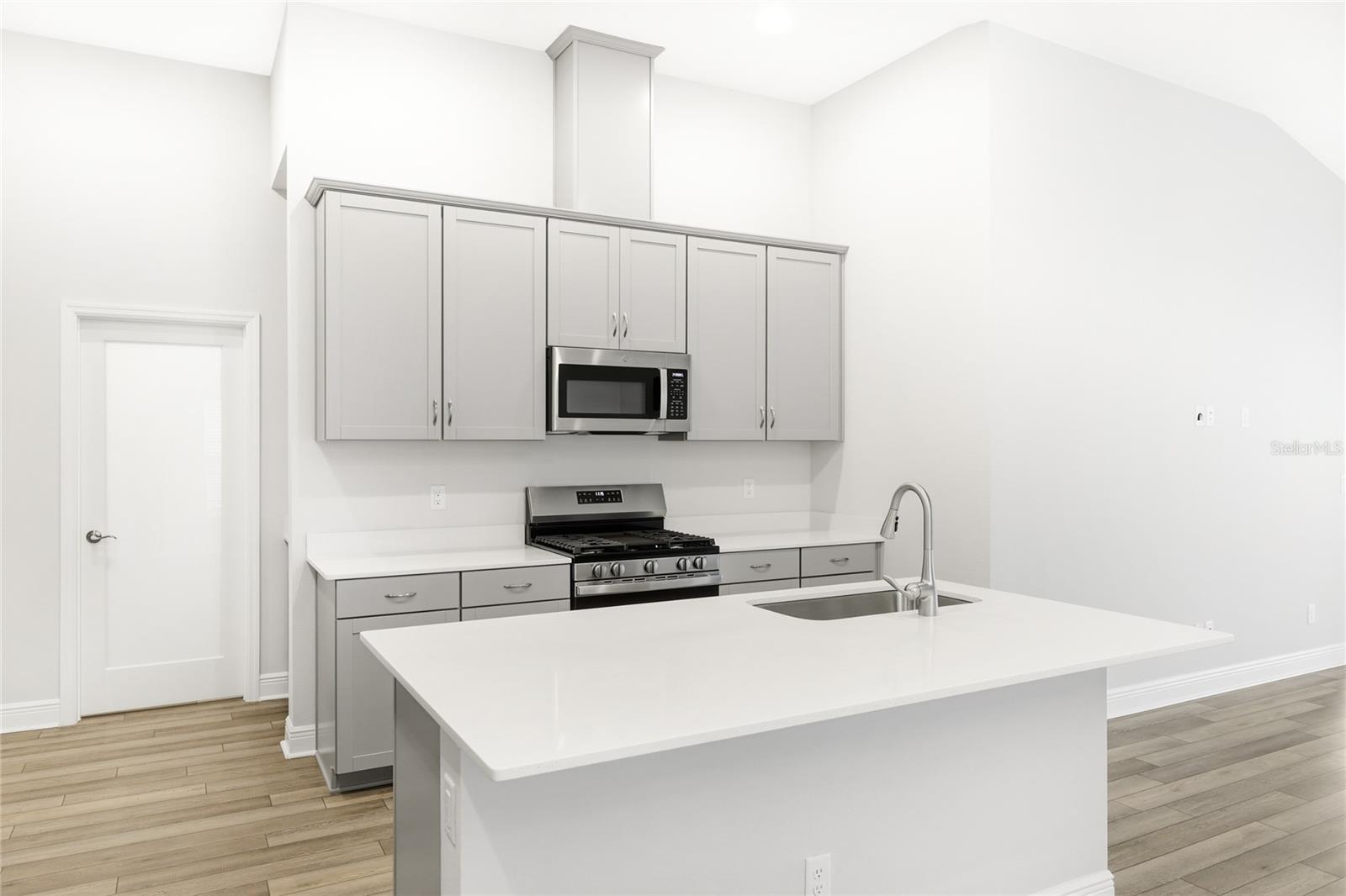 Image 7 of 60 For 12403 Oak Hill Way