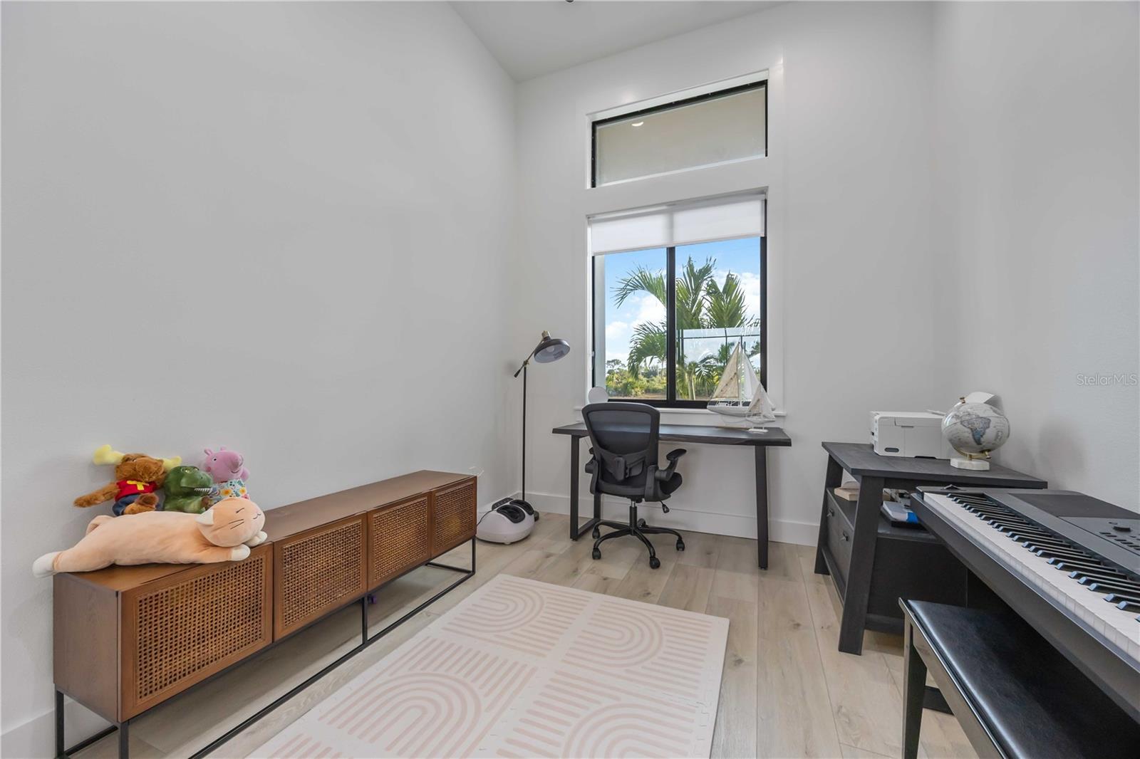 Image 11 of 66 For 8 Idle Court