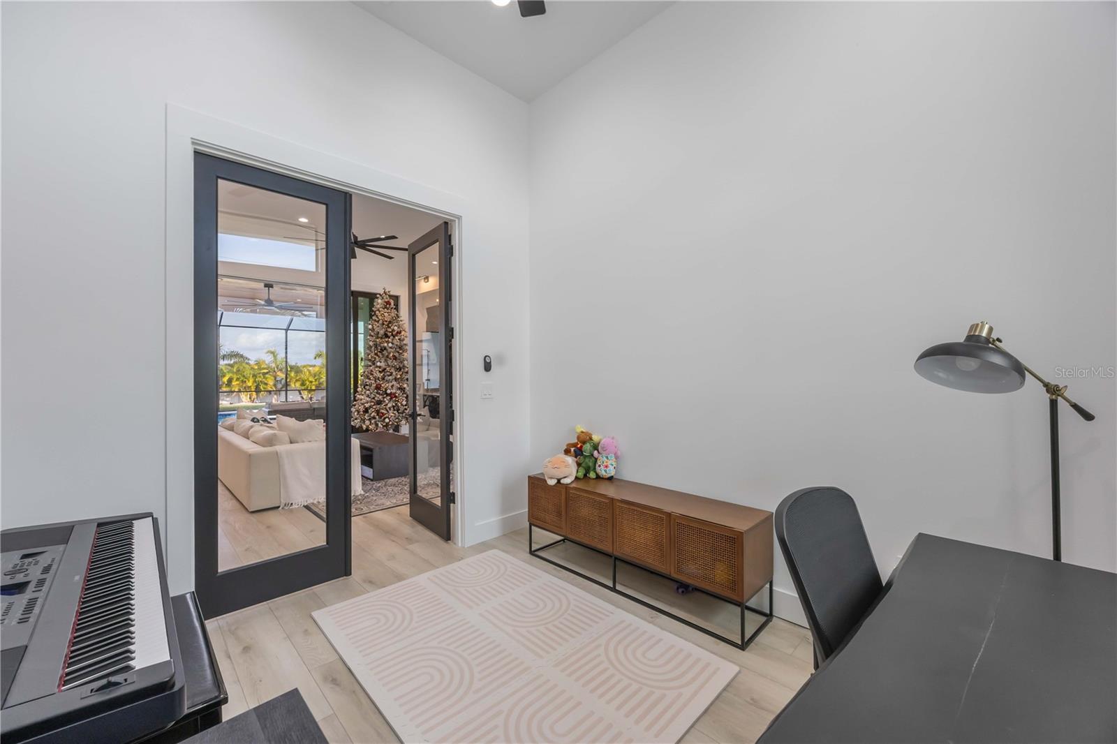 Image 12 of 66 For 8 Idle Court