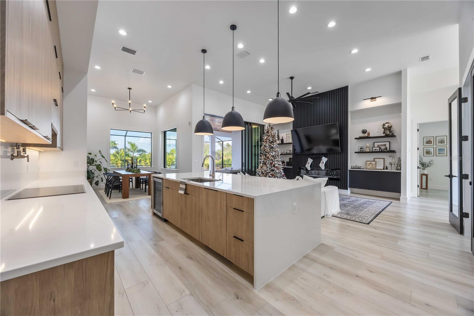 Image 14 of 66 For 8 Idle Court