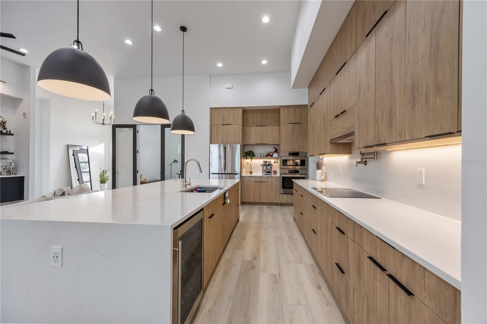 Image 17 of 66 For 8 Idle Court