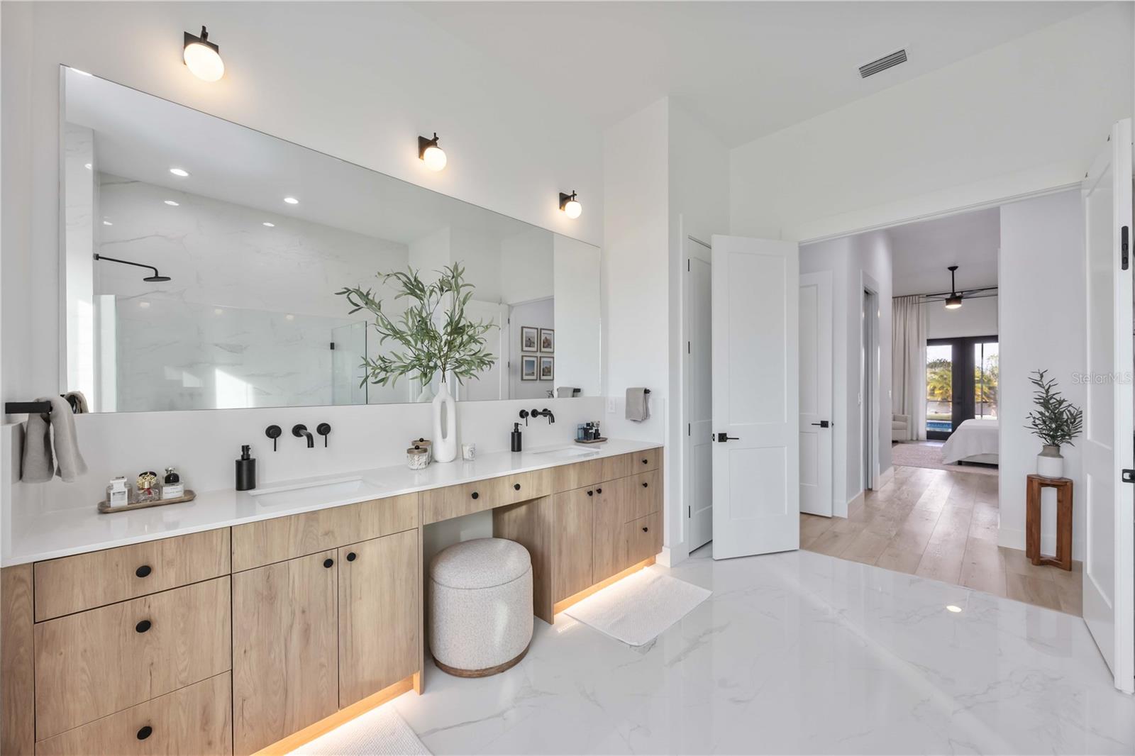 Image 26 of 66 For 8 Idle Court