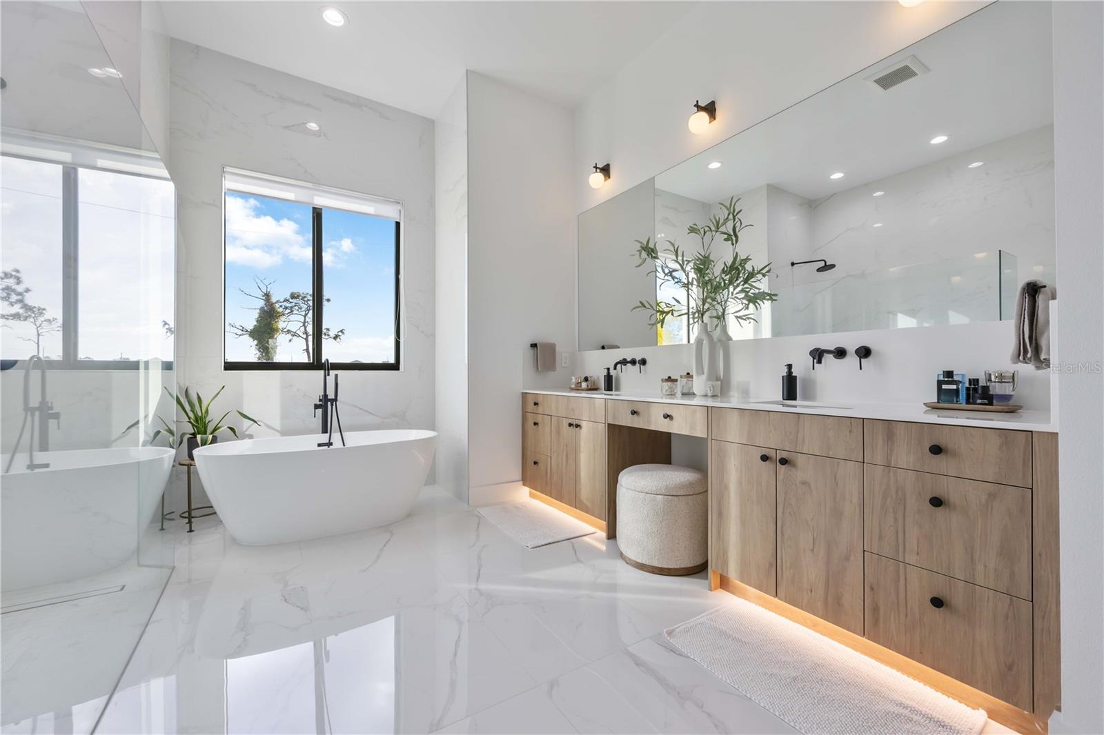 Image 27 of 66 For 8 Idle Court