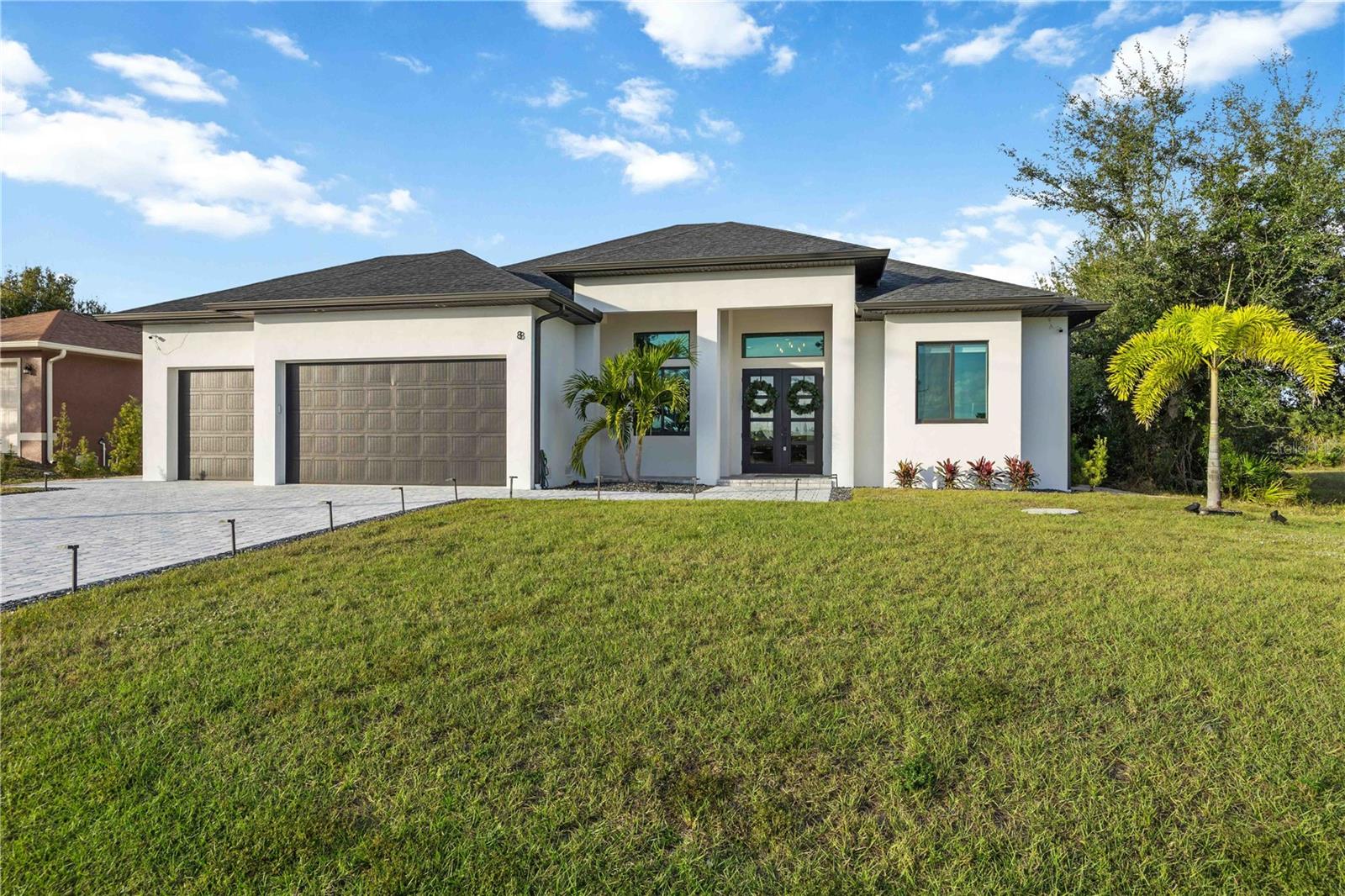 Image 3 of 66 For 8 Idle Court