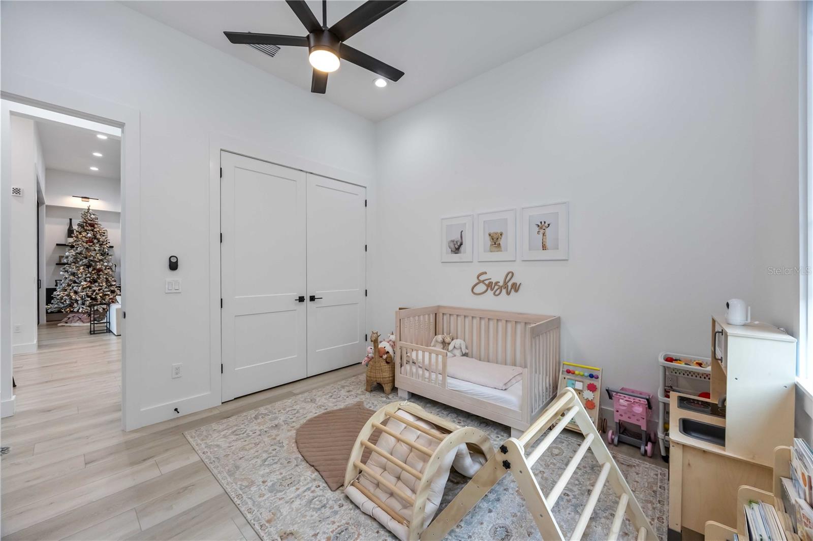 Image 32 of 66 For 8 Idle Court